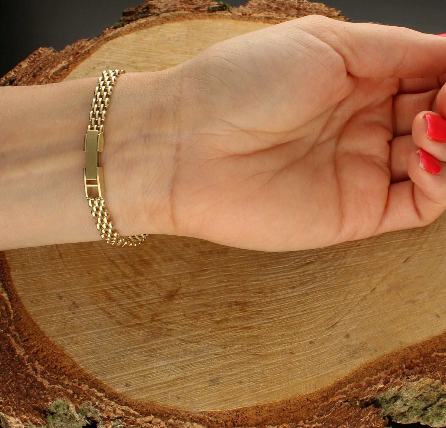 Damski zegarek złoty GENEVE ZG 147 wyposażony jest w kwarcowy mechanizm, zasilany za pomocą baterii. Posiada bardzo wysoką dokładność mierzenia czasu +- 10 sekund w przeciągu 30 d (2).jpg